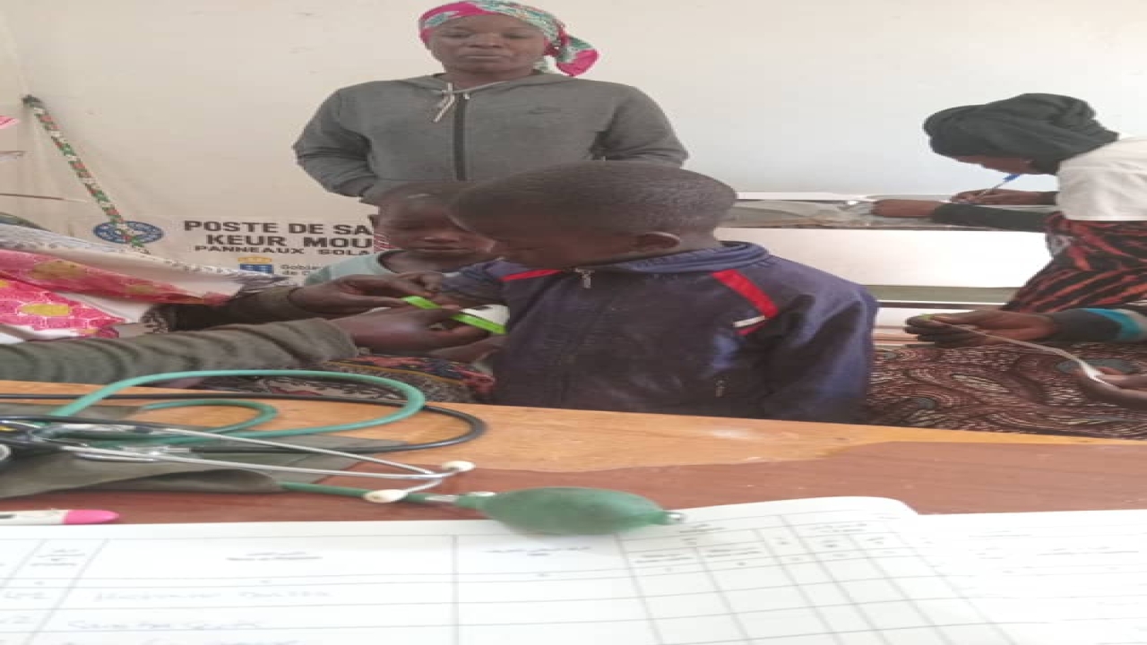Campagne de vaccination des enfants de 01 à 05 ans pour la vitamine A et le Albendazole au niveau du poste de santé du village de Keur Mour