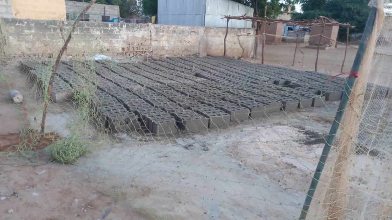 Dépôt Briques au village de Keur Mour